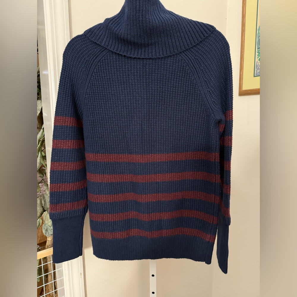 Mauvette Turtleneck Sweater. NWT. Size Small.